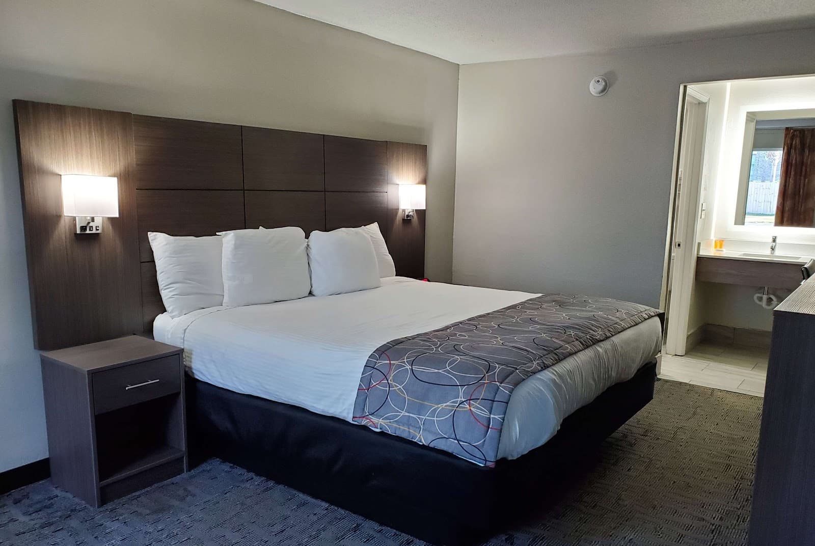 Days Inn & Suites by Wyndham Charleston Airport West — photo 1