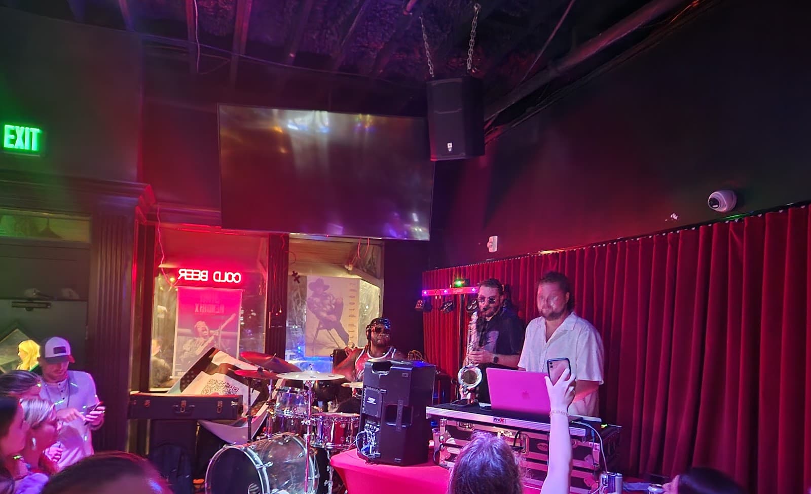 Frontier Lounge — photo 1