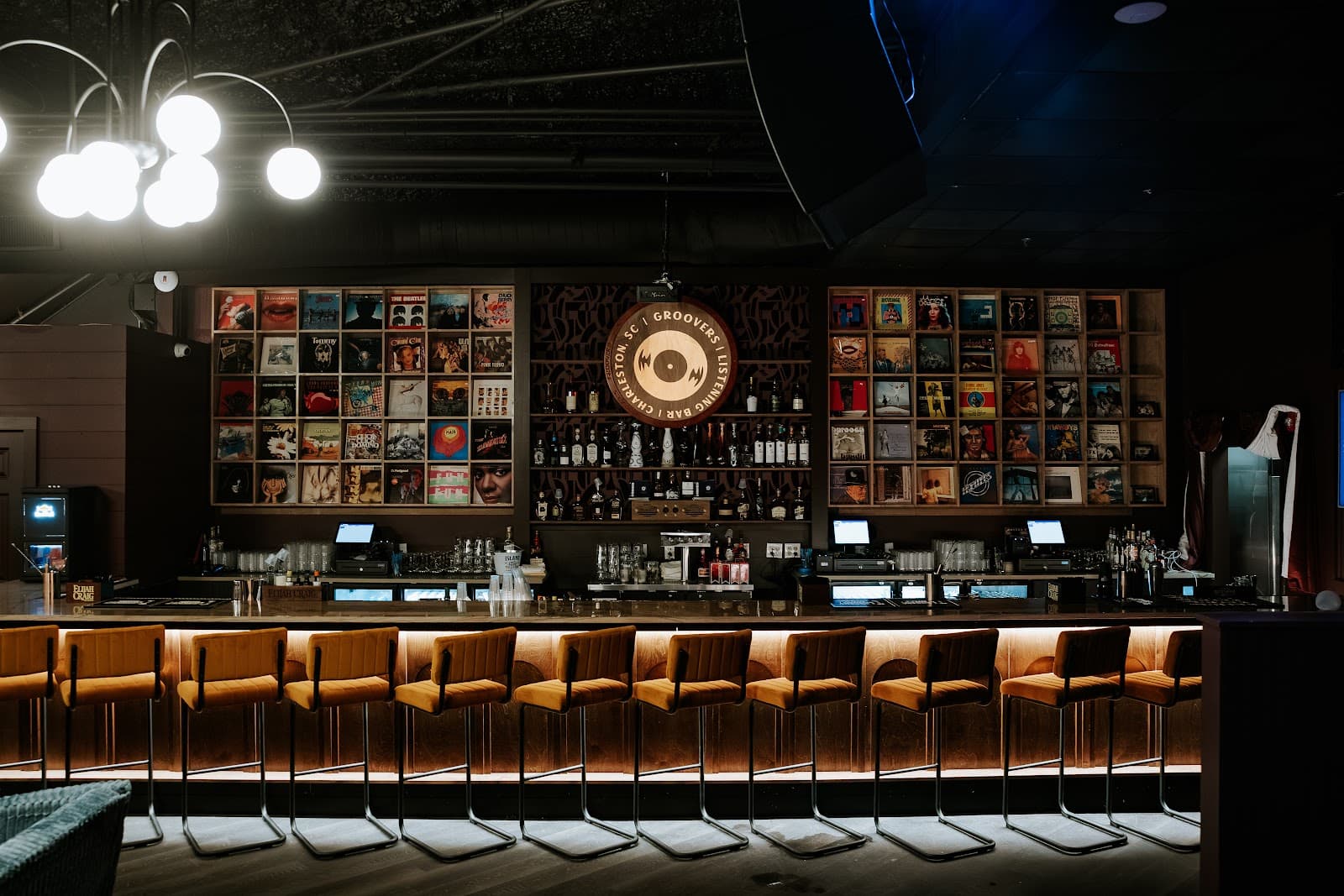 Groovers Listening Bar — photo 1