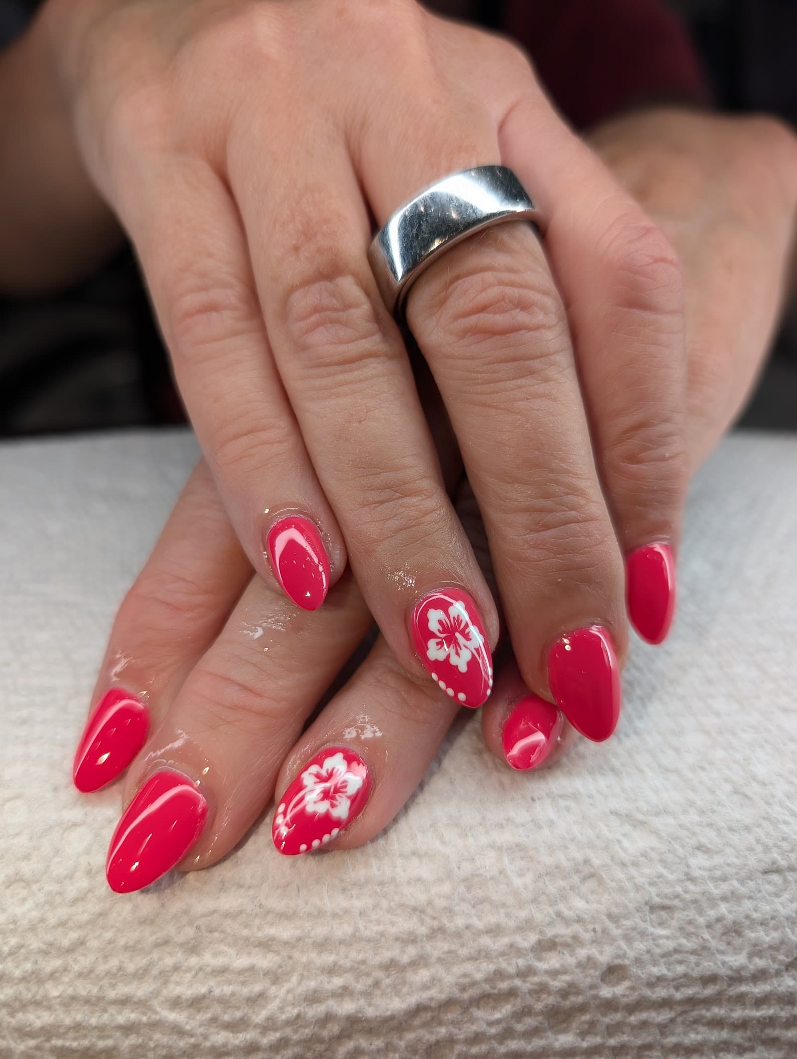 ROYAL NAILS — photo 1