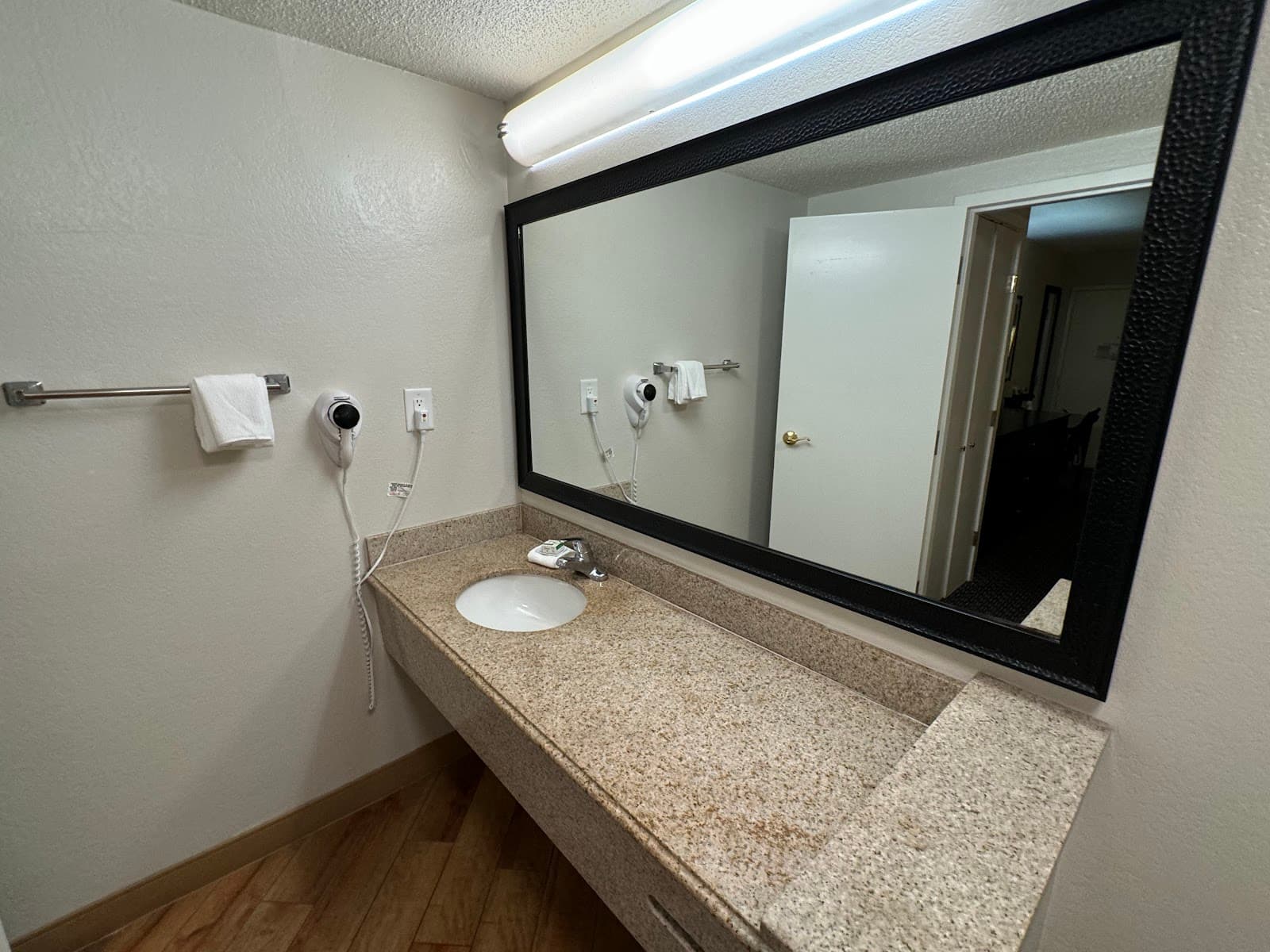 La Quinta Inn & Suites by Wyndham Charleston Riverview
