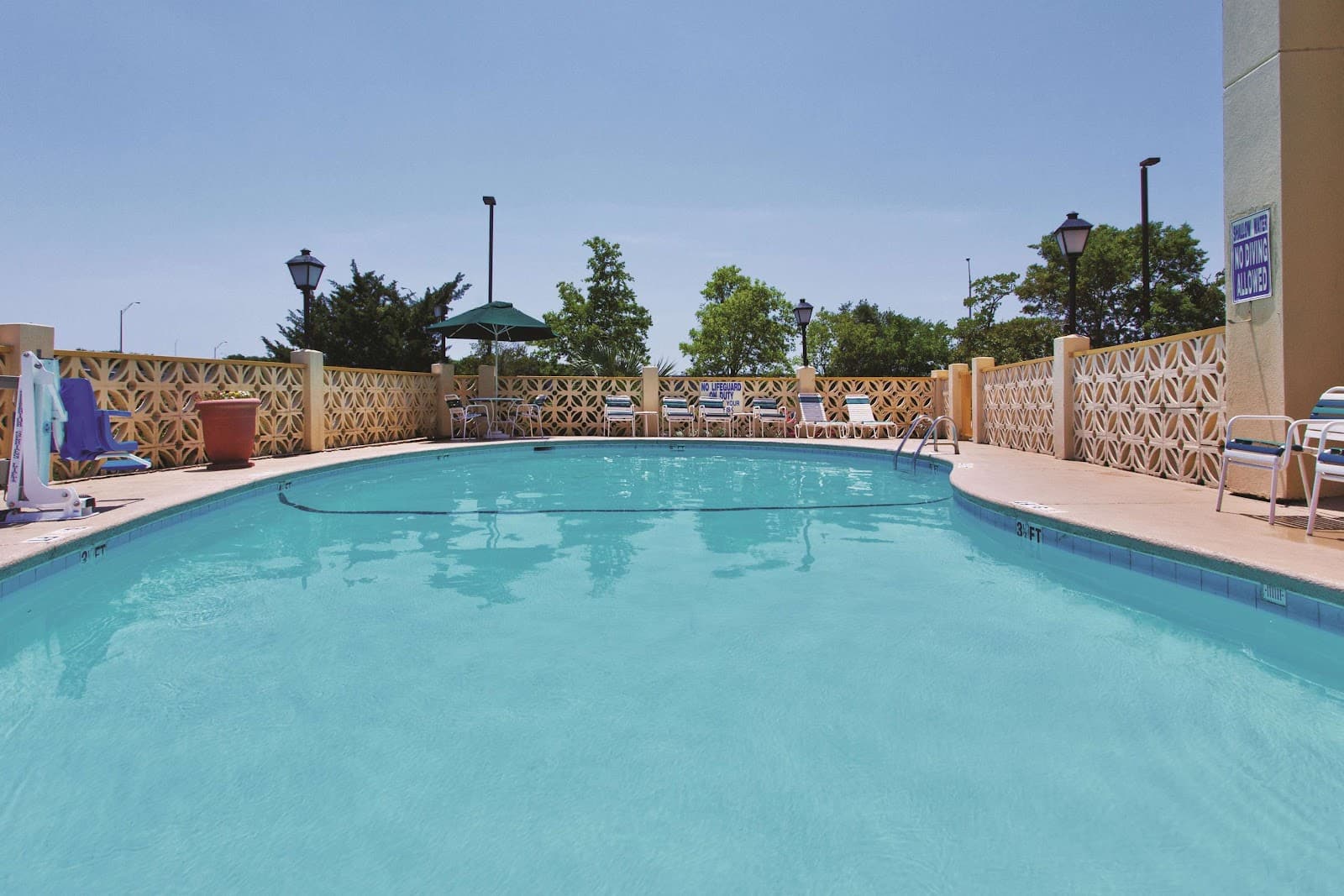 La Quinta Inn & Suites by Wyndham Charleston Riverview — photo 2