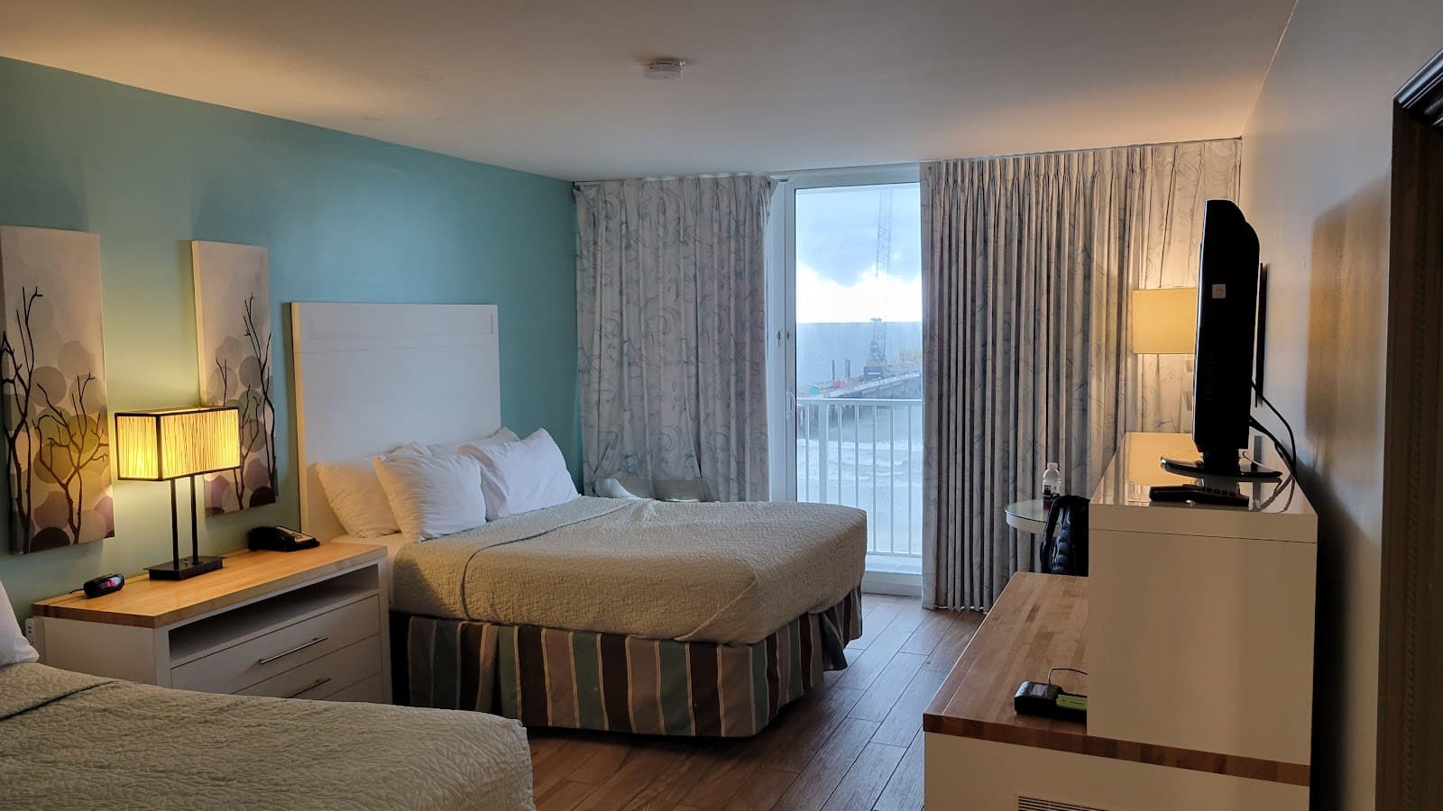 Tides Folly Beach, Charleston's Oceanfront Hotel — photo 1