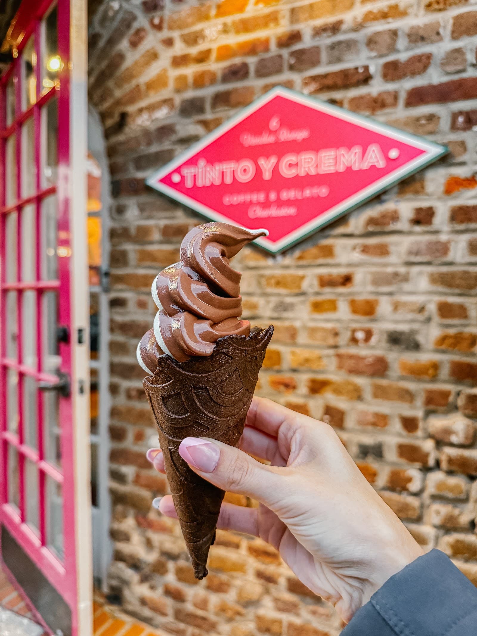 Tinto y Crema — photo 2