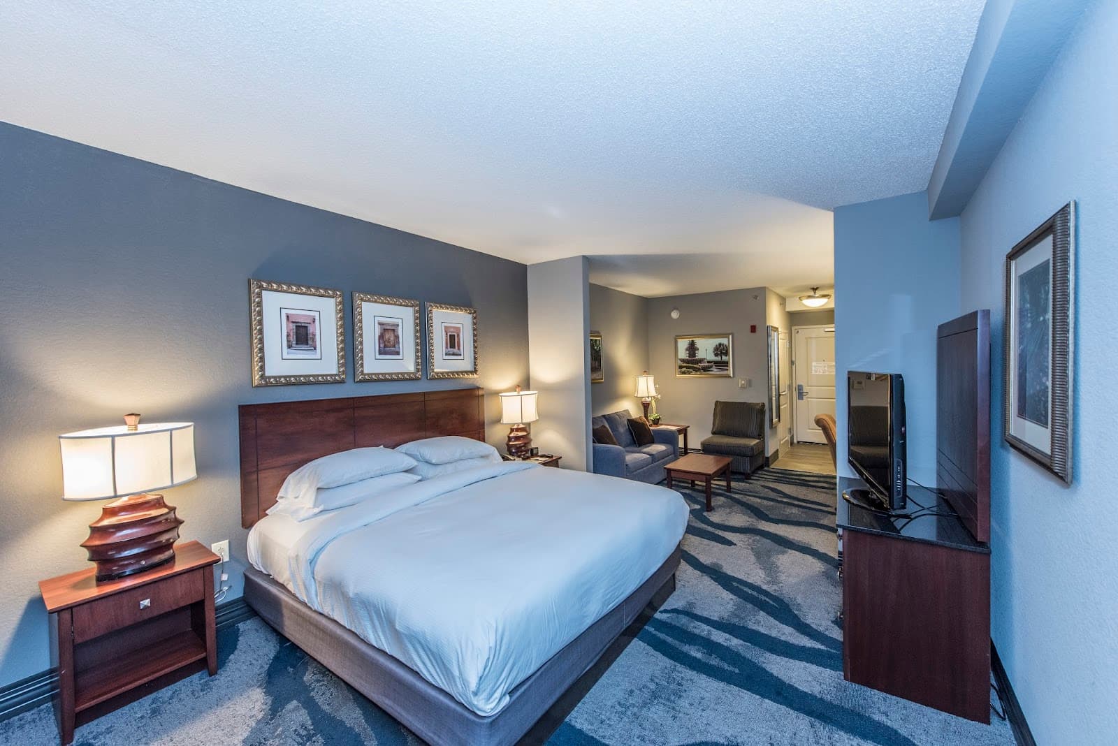 DoubleTree by Hilton Hotel North Charleston - Convention Center