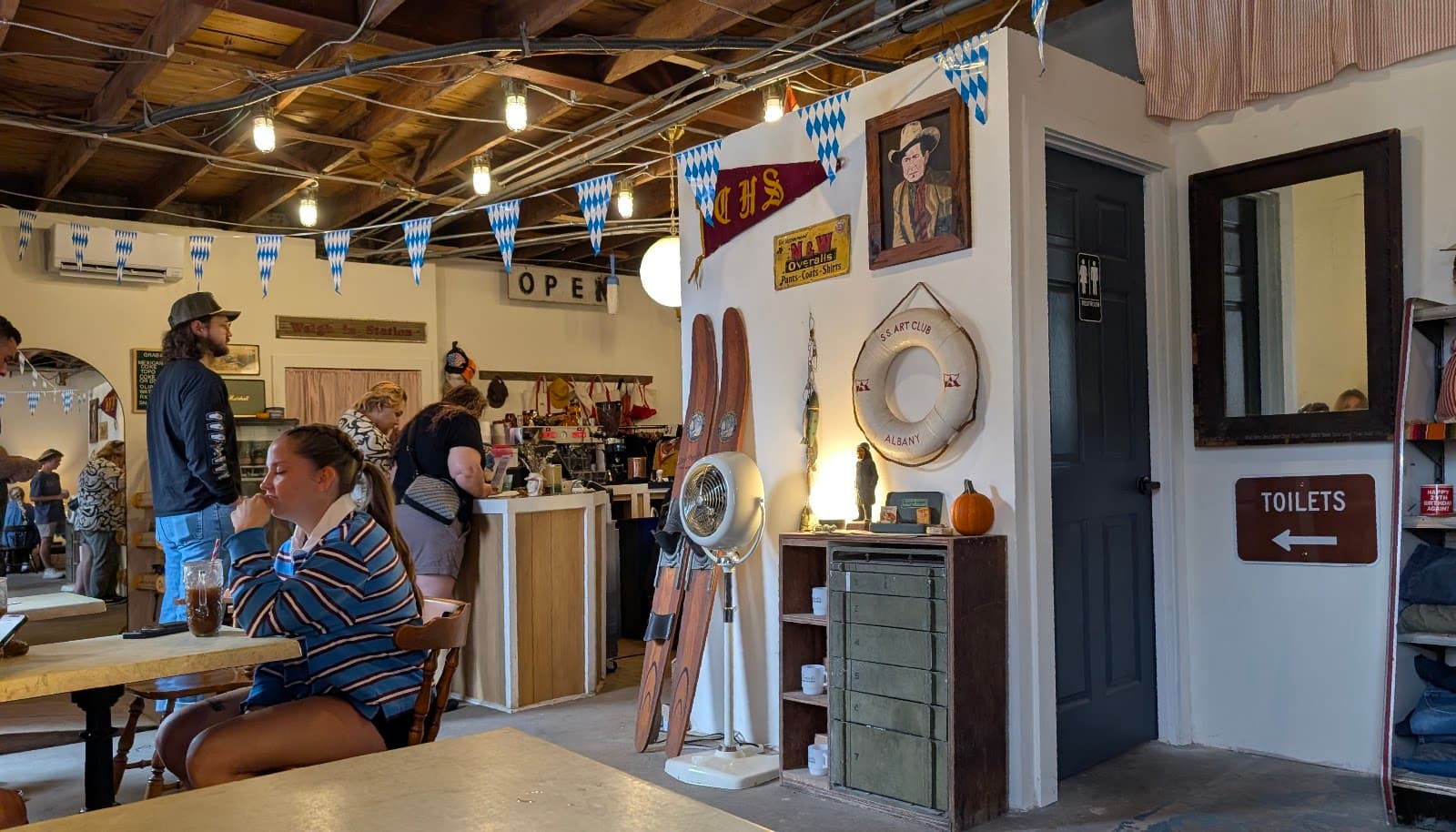 Herbert's Vintage and Coffee — photo 1