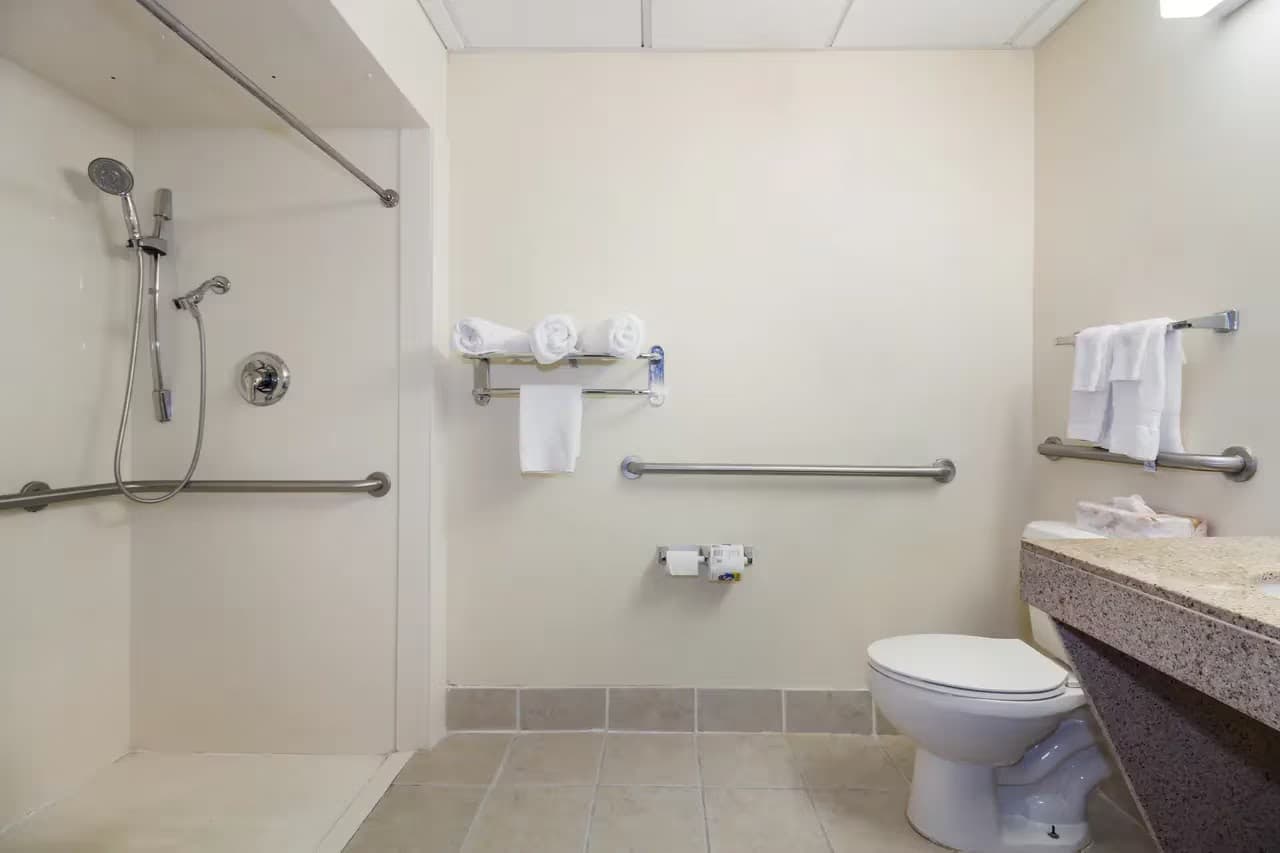 Clarion Pointe Charleston - West Ashley — photo 2