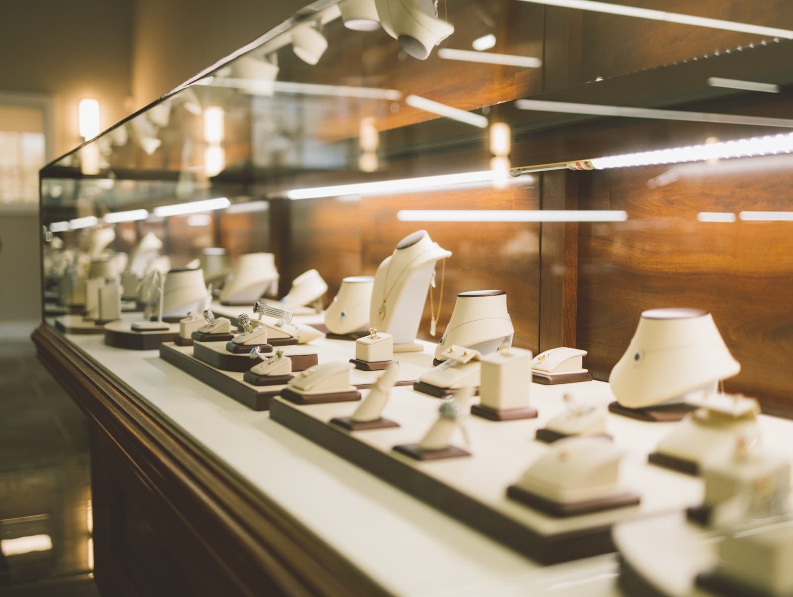 Luxe Jewel Exchange — photo 1