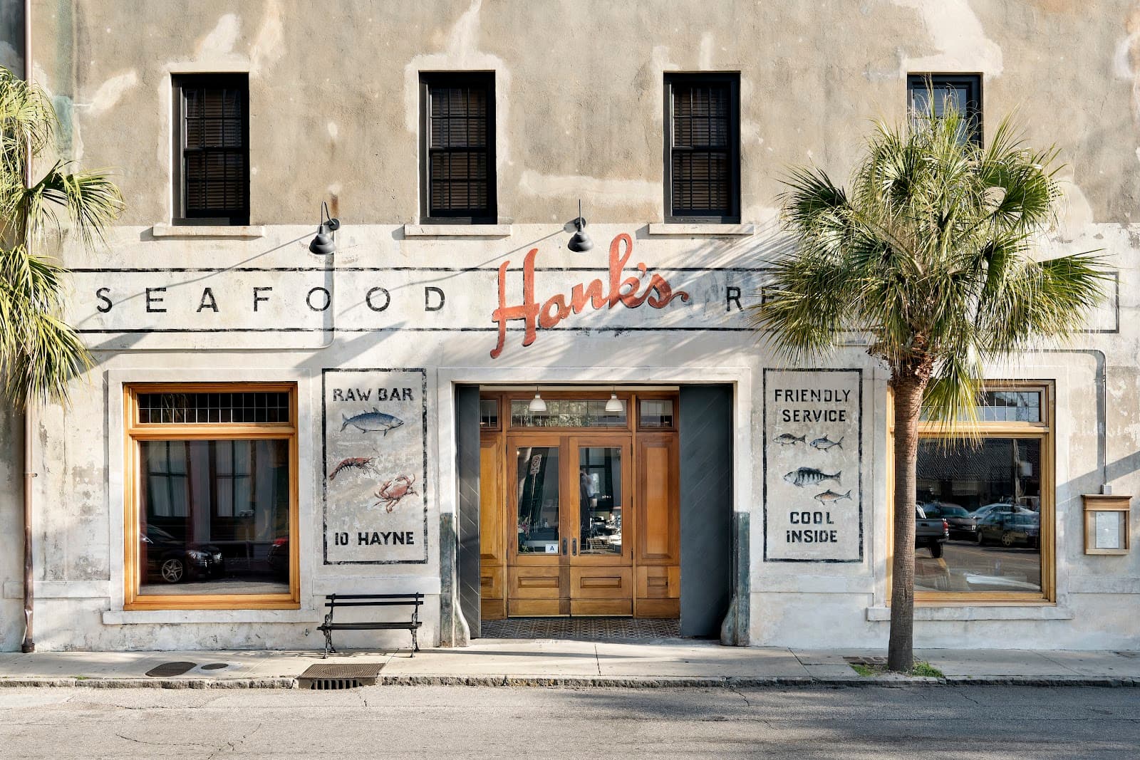 Hank's Seafood Restaurant — photo 1