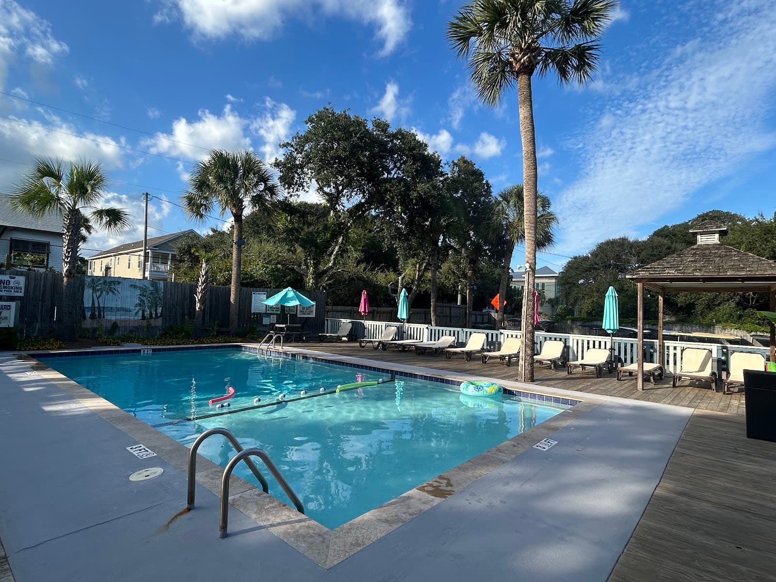 The Folliday Inn — photo 1