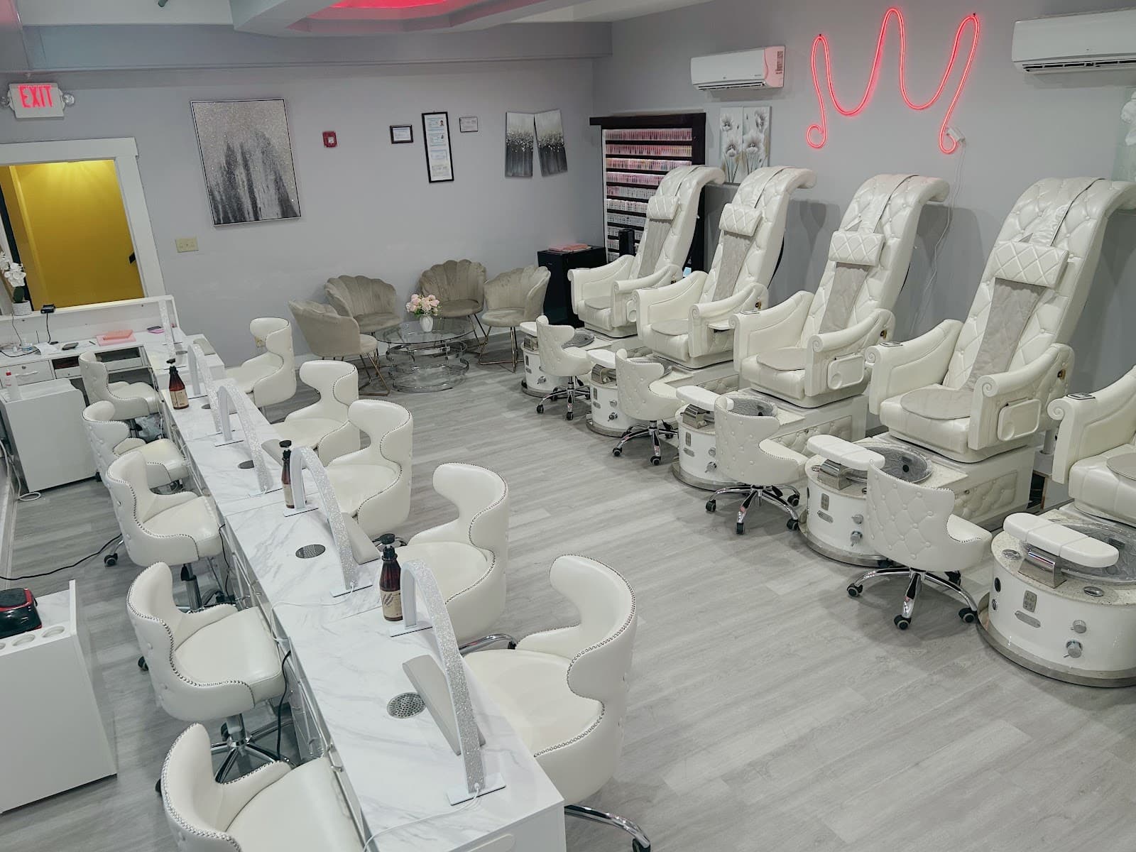 Tips 2 Toes Nail (10% off for students)