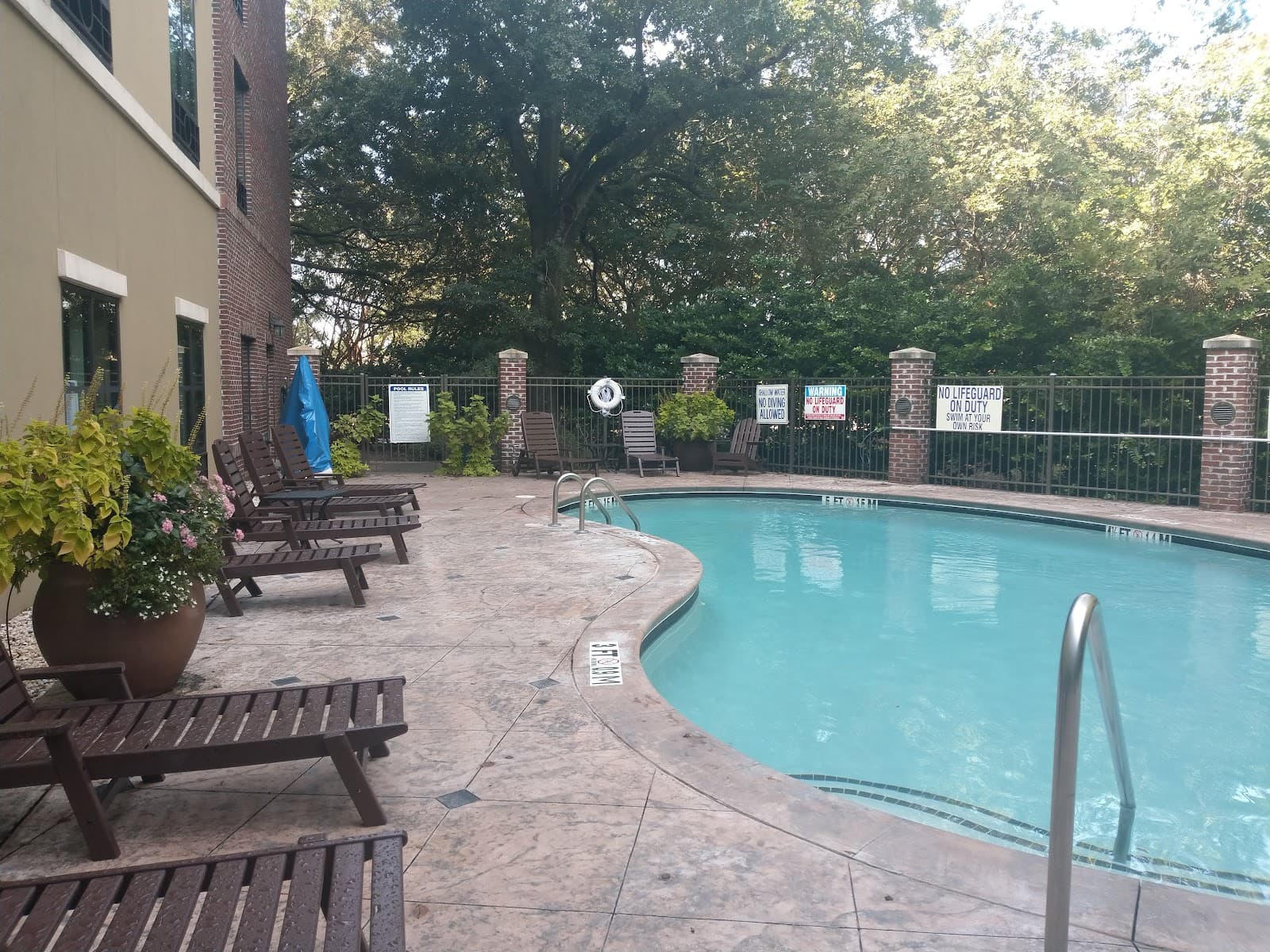 Holiday Inn Express & Suites — photo 1