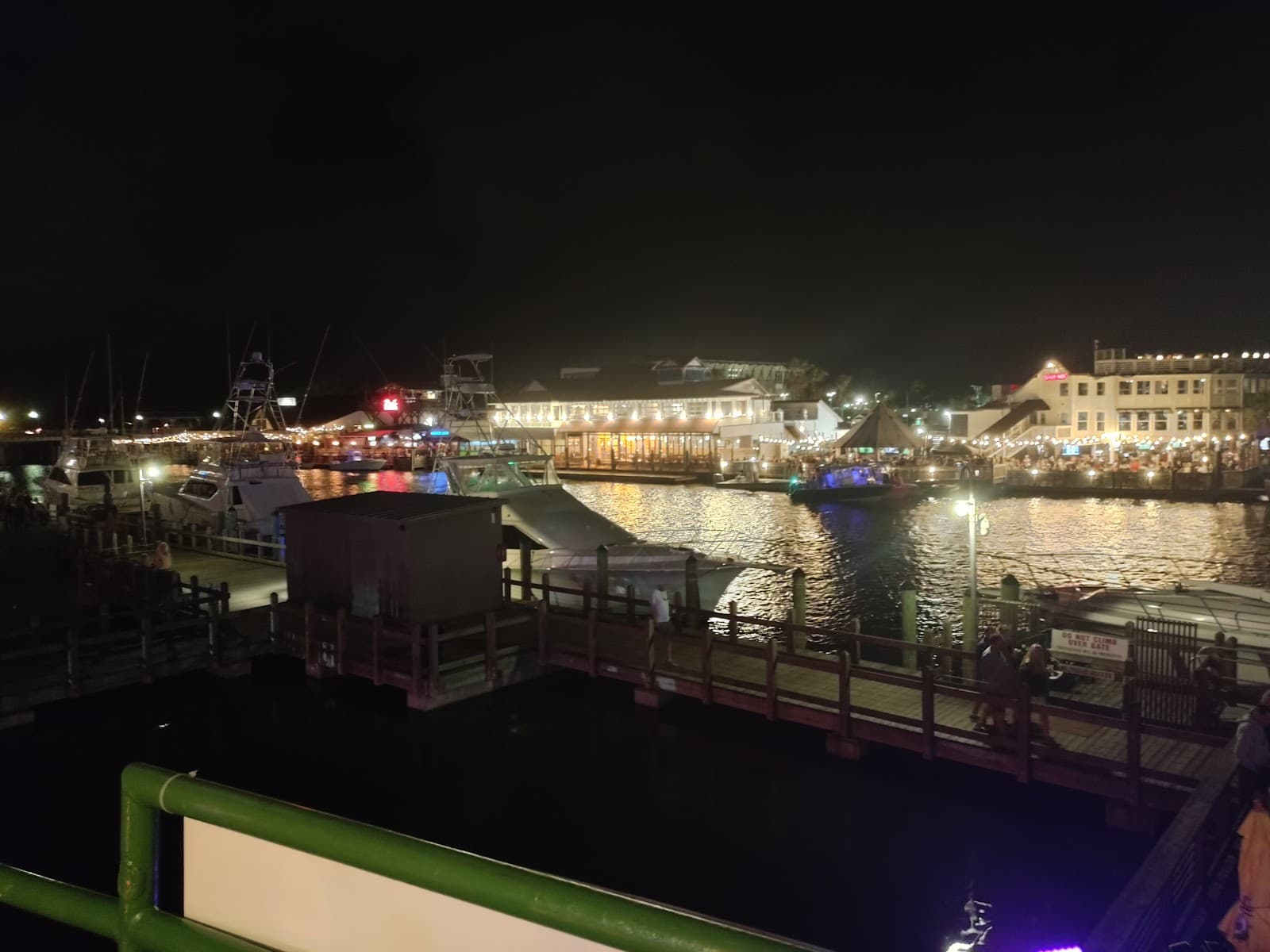 Muddy's Dockside Bar — photo 1