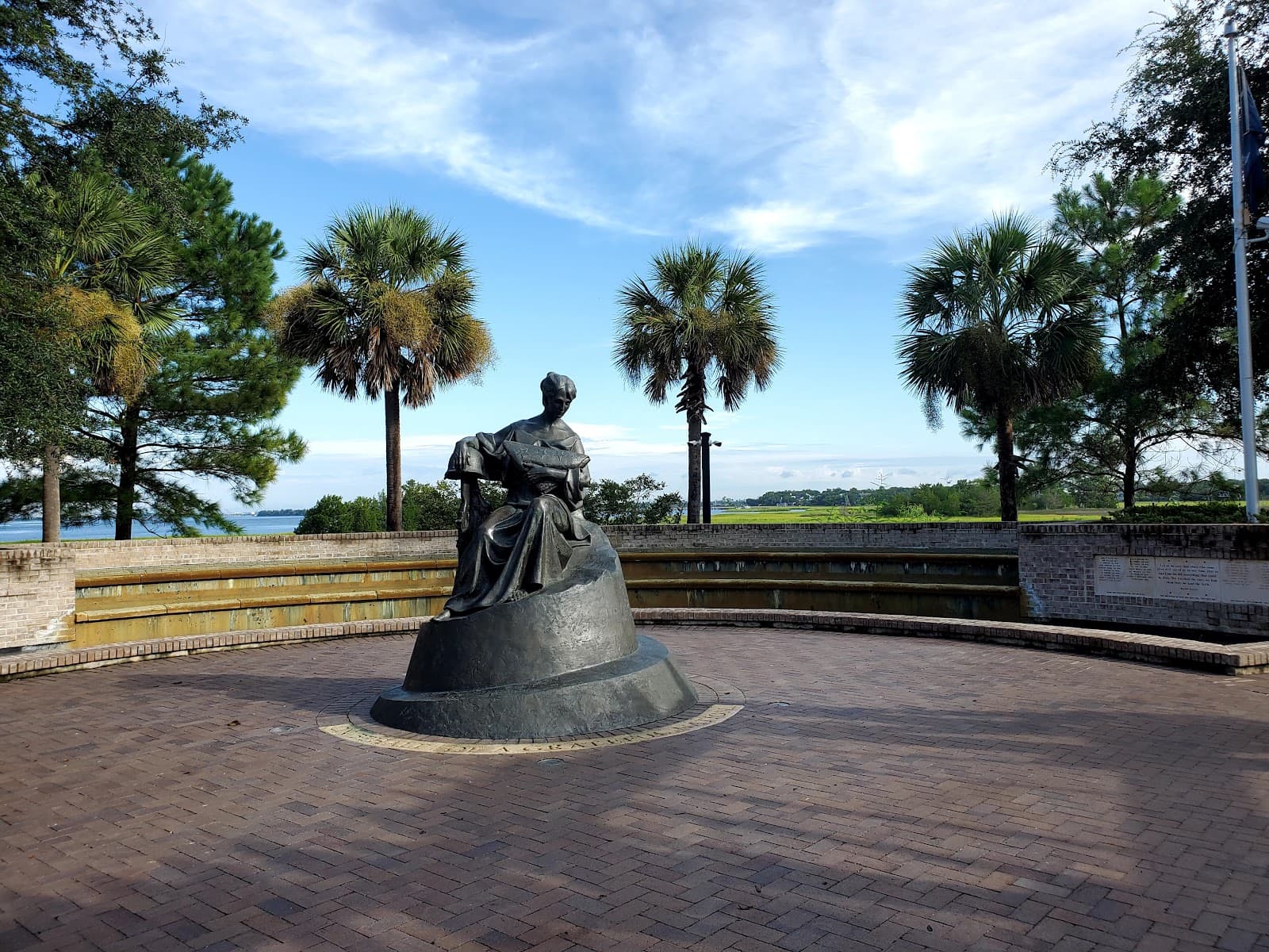 Mount Pleasant Memorial Waterfront Park — photo 1