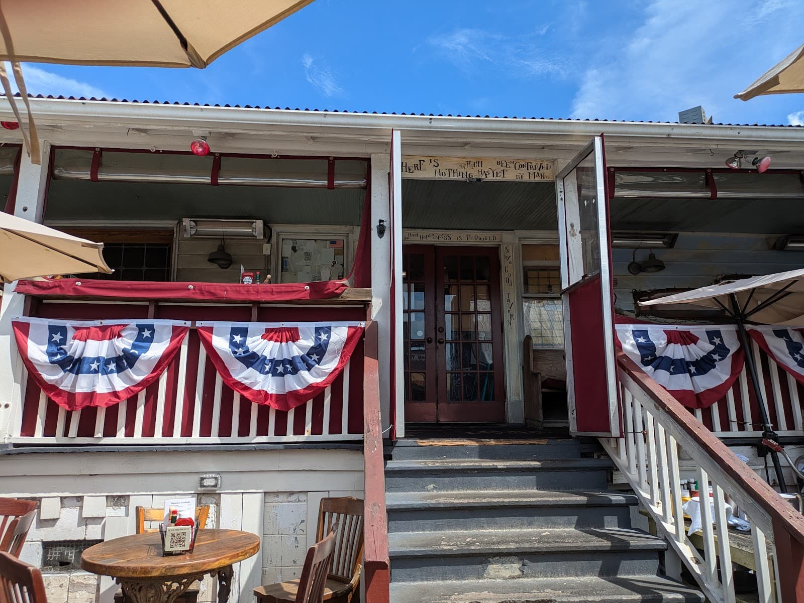 Poe's Tavern — photo 1