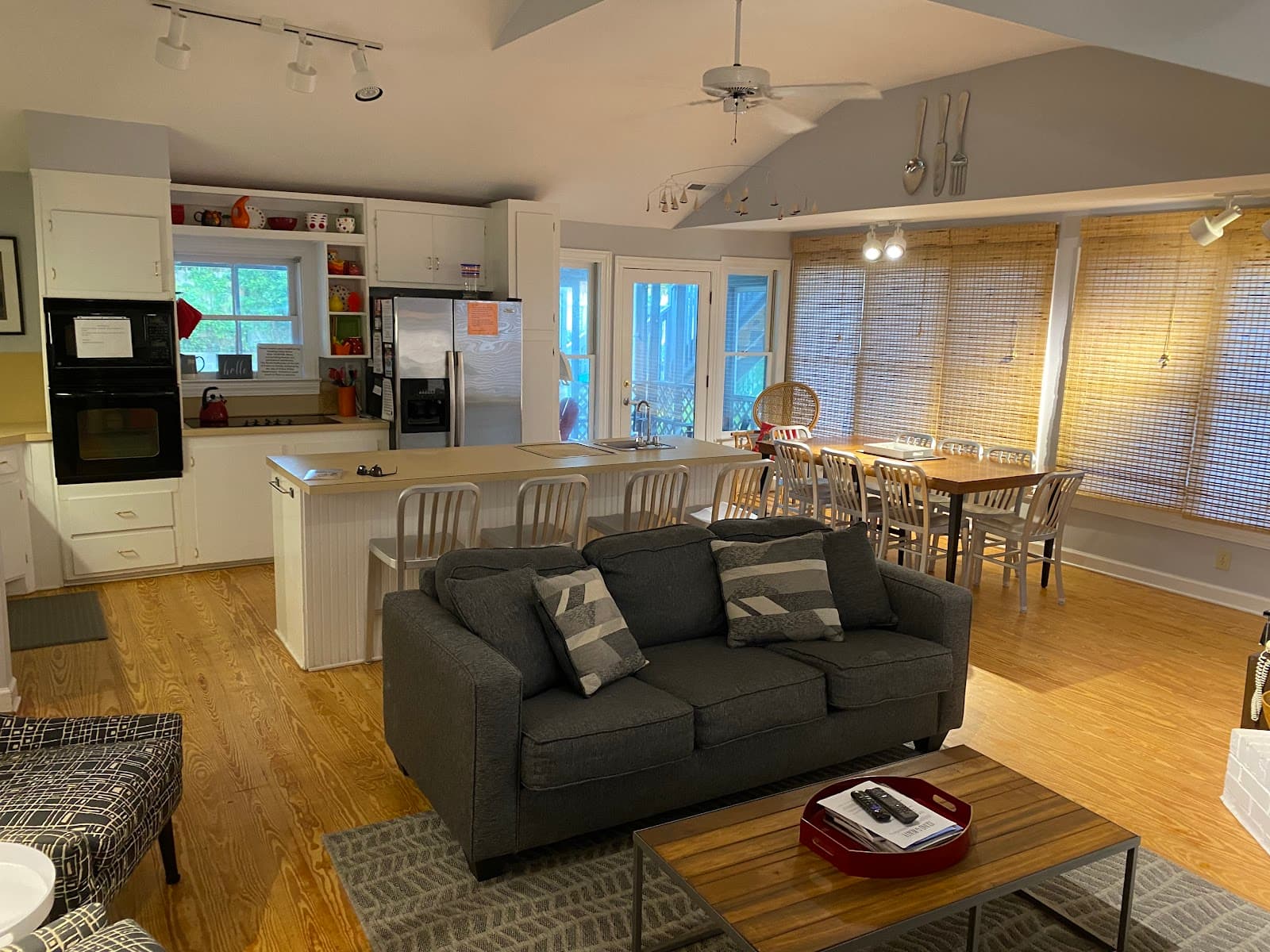Island Realty — photo 1
