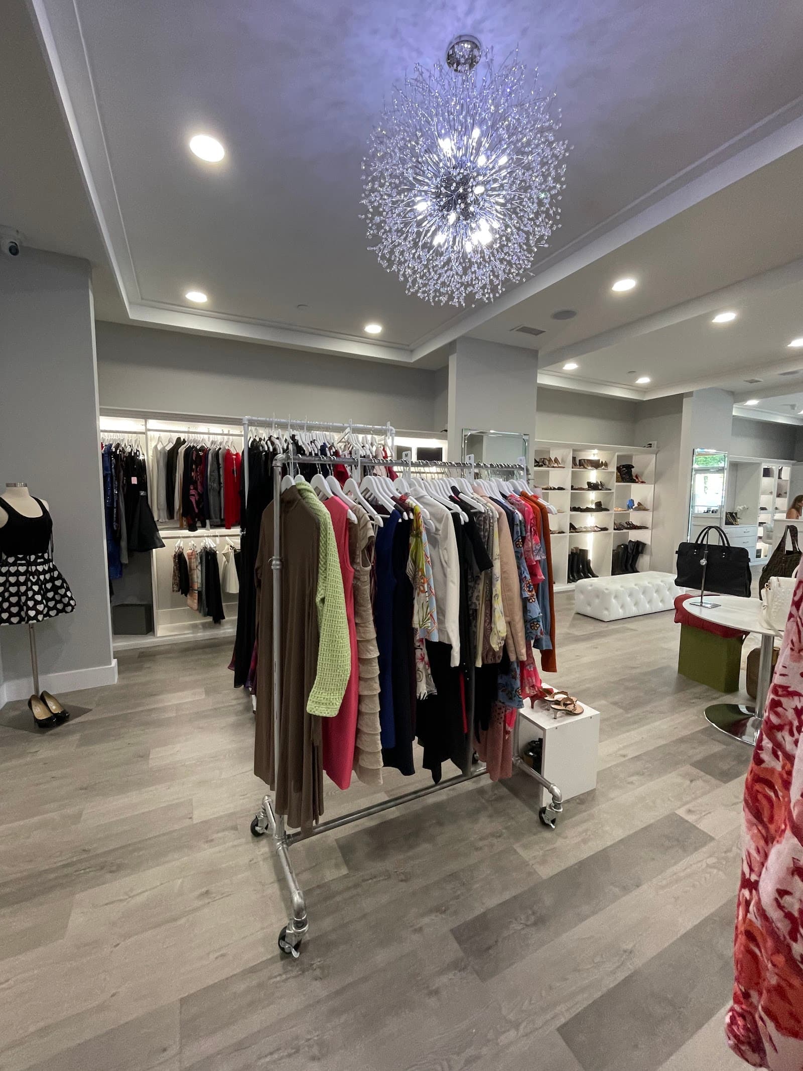 Jolie Luxury Consignment Boutique — photo 2