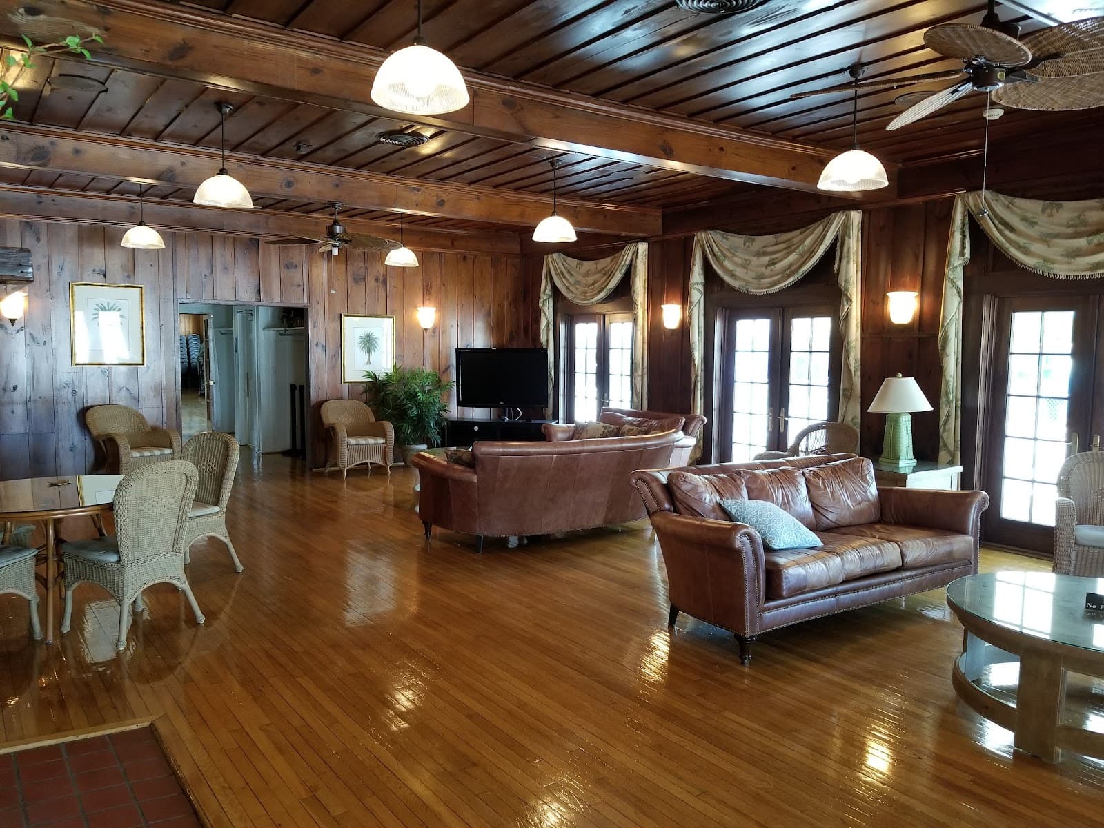 Sand Dunes Club — photo 2