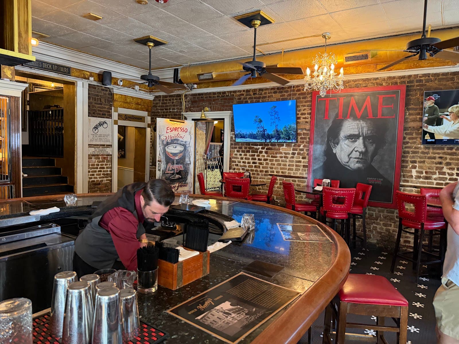 Henry's On The Market — photo 1