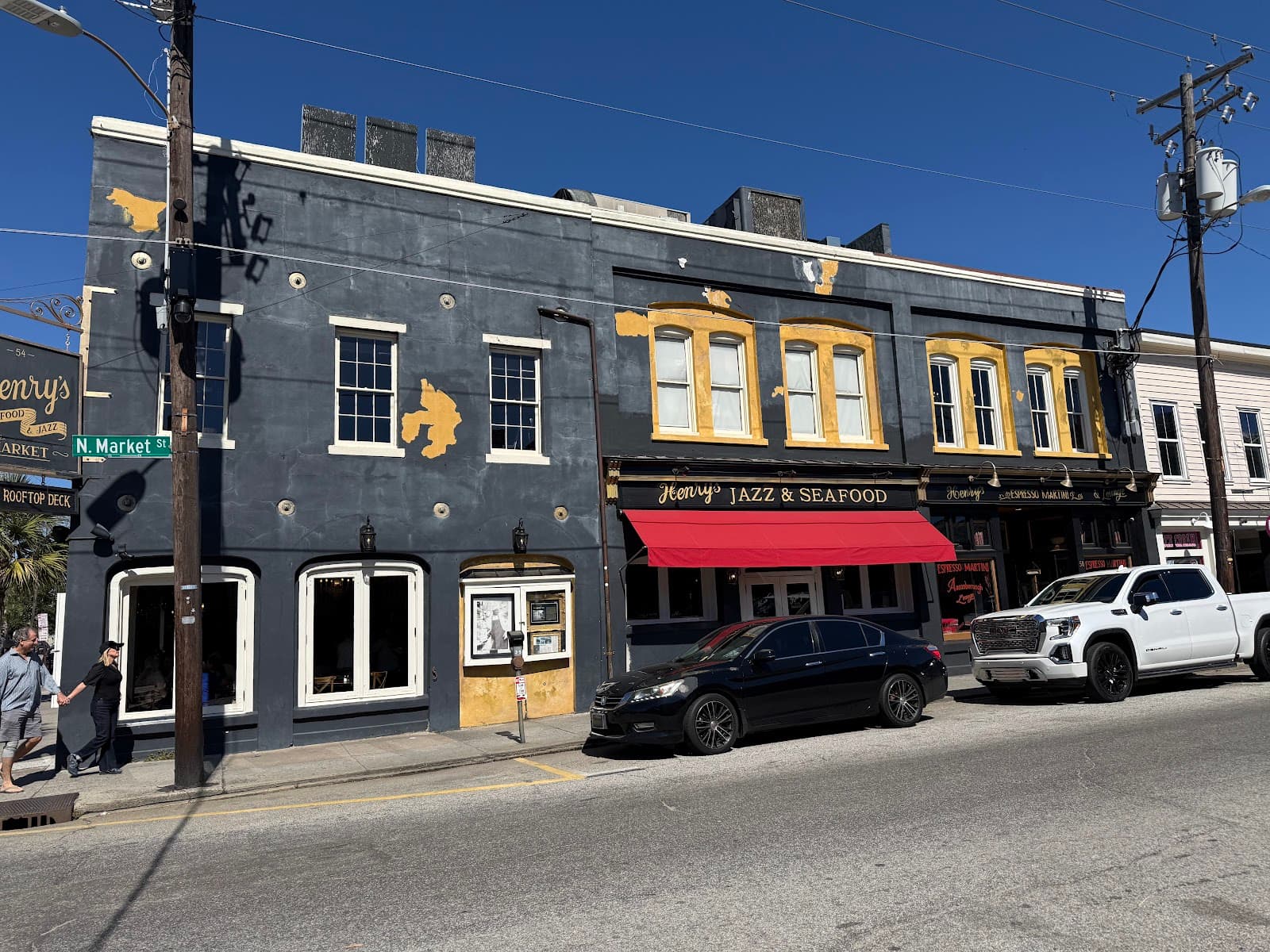 Henry's On The Market — photo 2