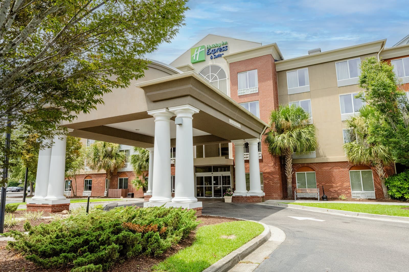 Holiday Inn Express & Suites Charleston-North by IHG — photo 1