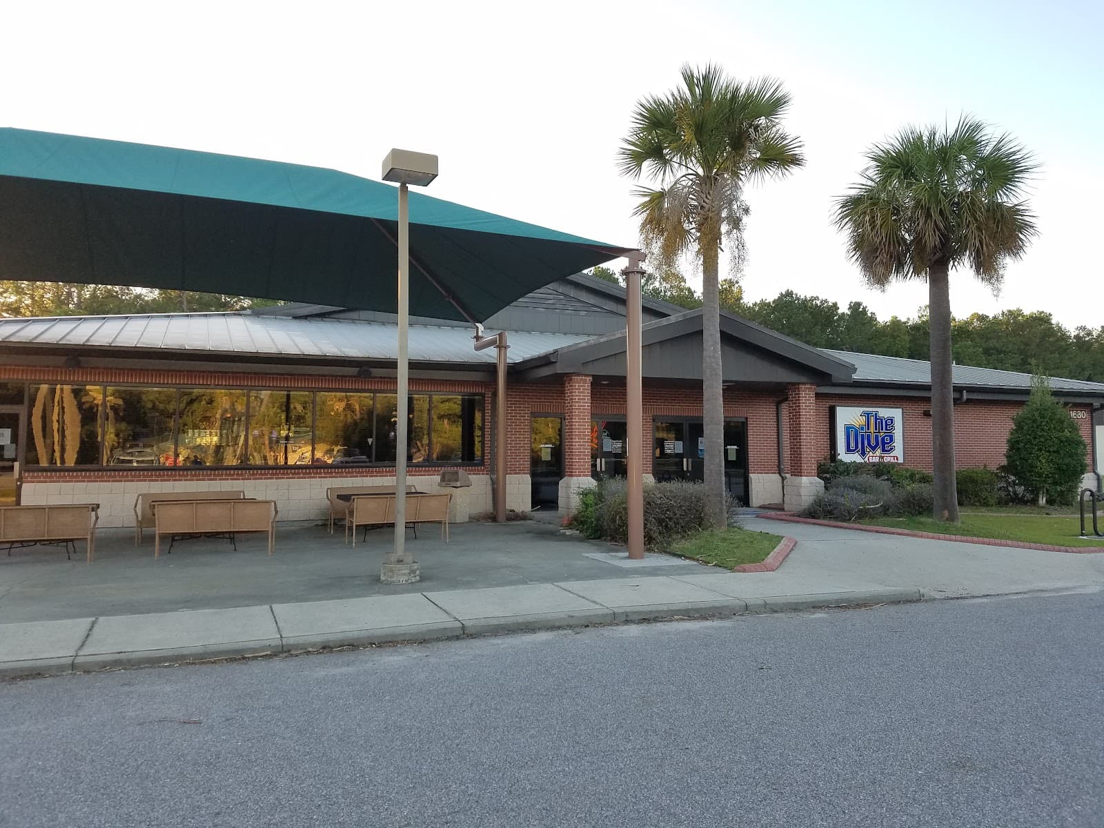 The Dive Bar & Grill — photo 2