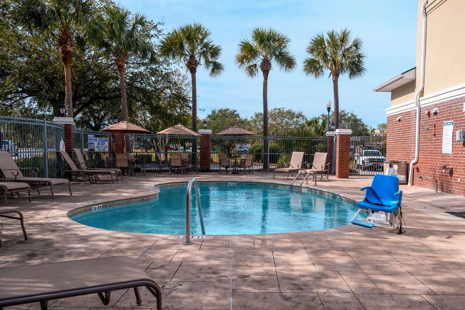 Comfort Inn & Suites Patriots Point — photo 1