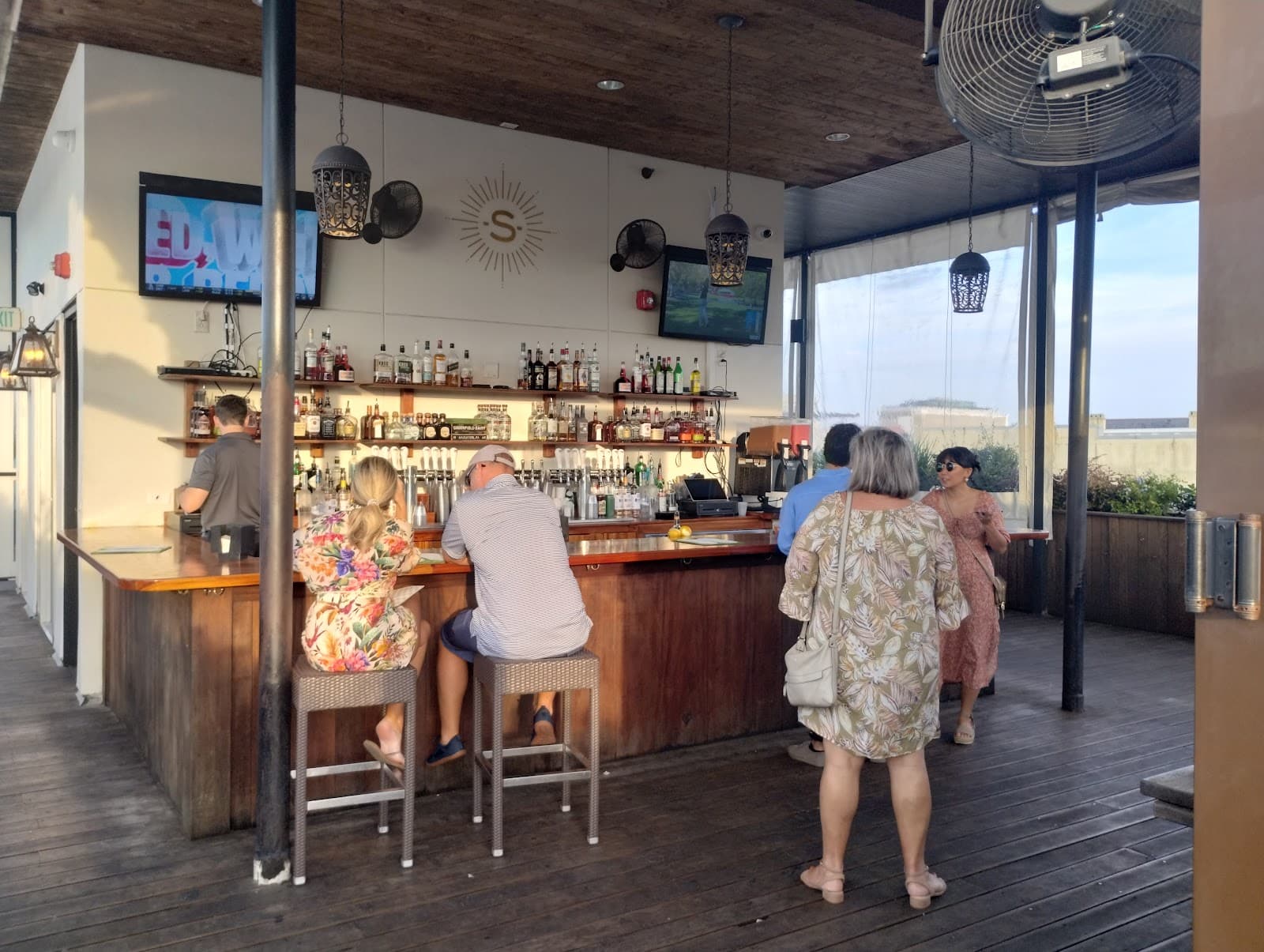 Events at 495 + Satellite Rooftop Bar — photo 1