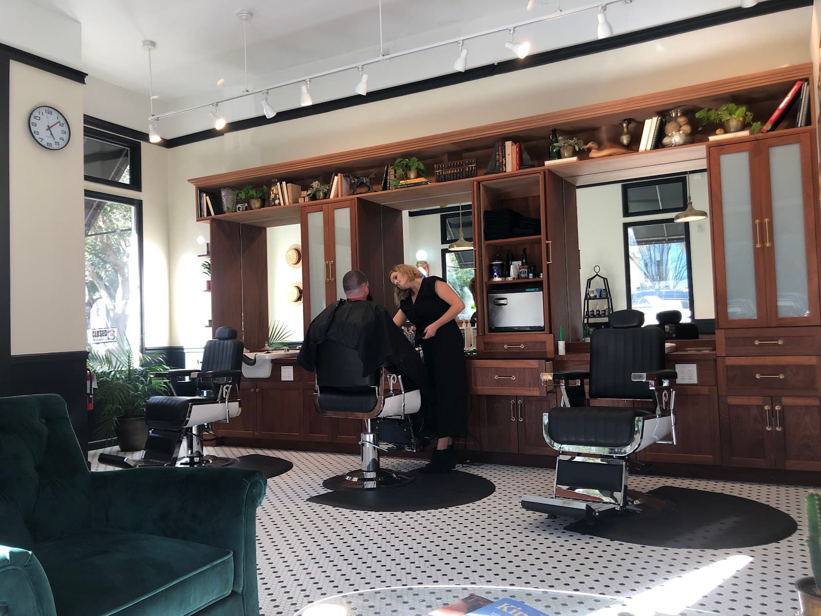 Frank's Gentlemen's Salon — photo 1