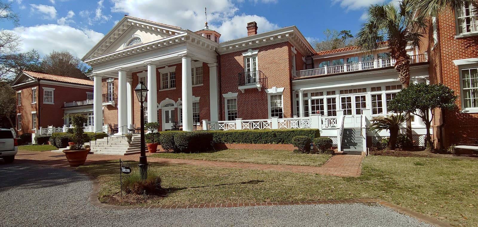 Woodlands Inn