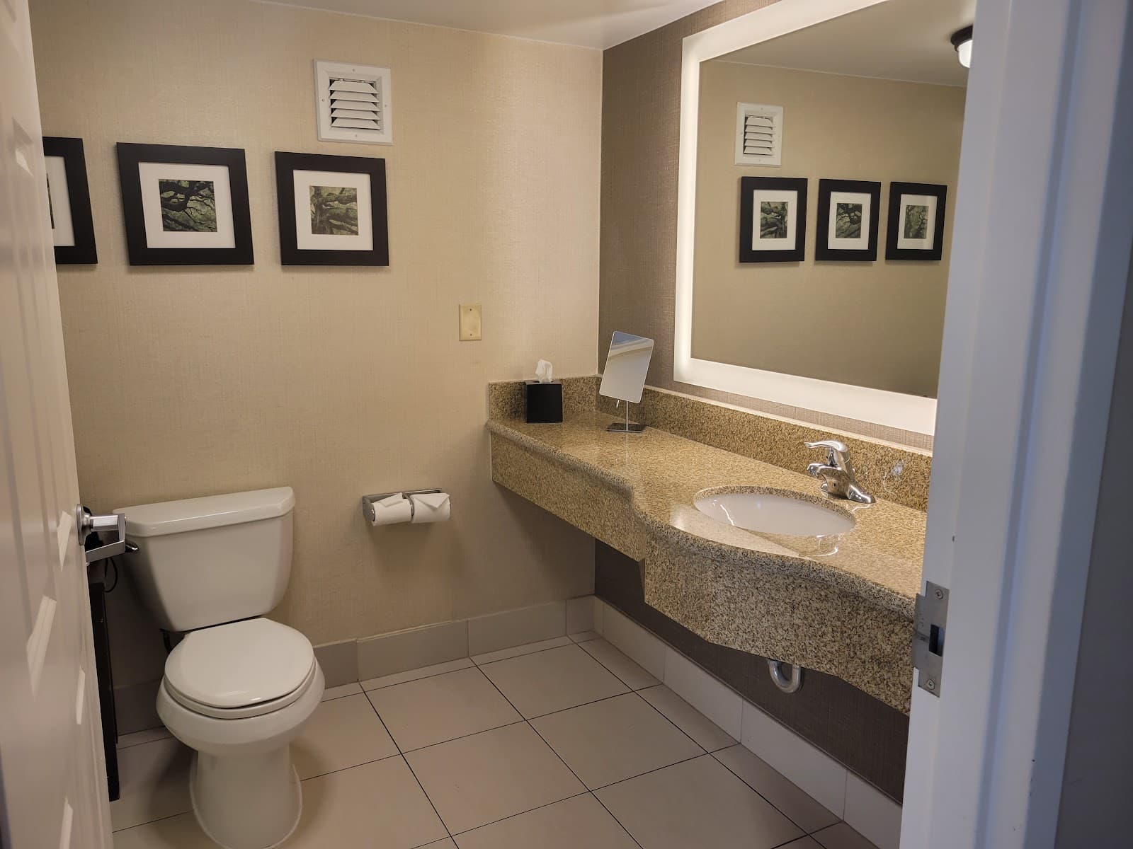 Courtyard by Marriott Charleston Historic District — photo 1