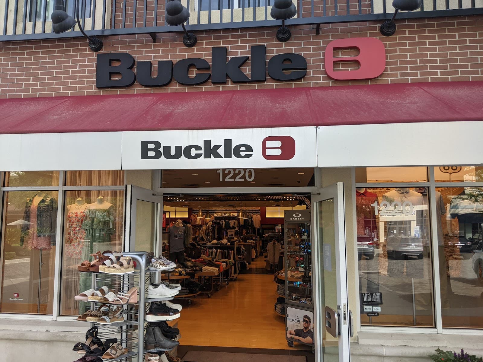 Buckle — photo 1