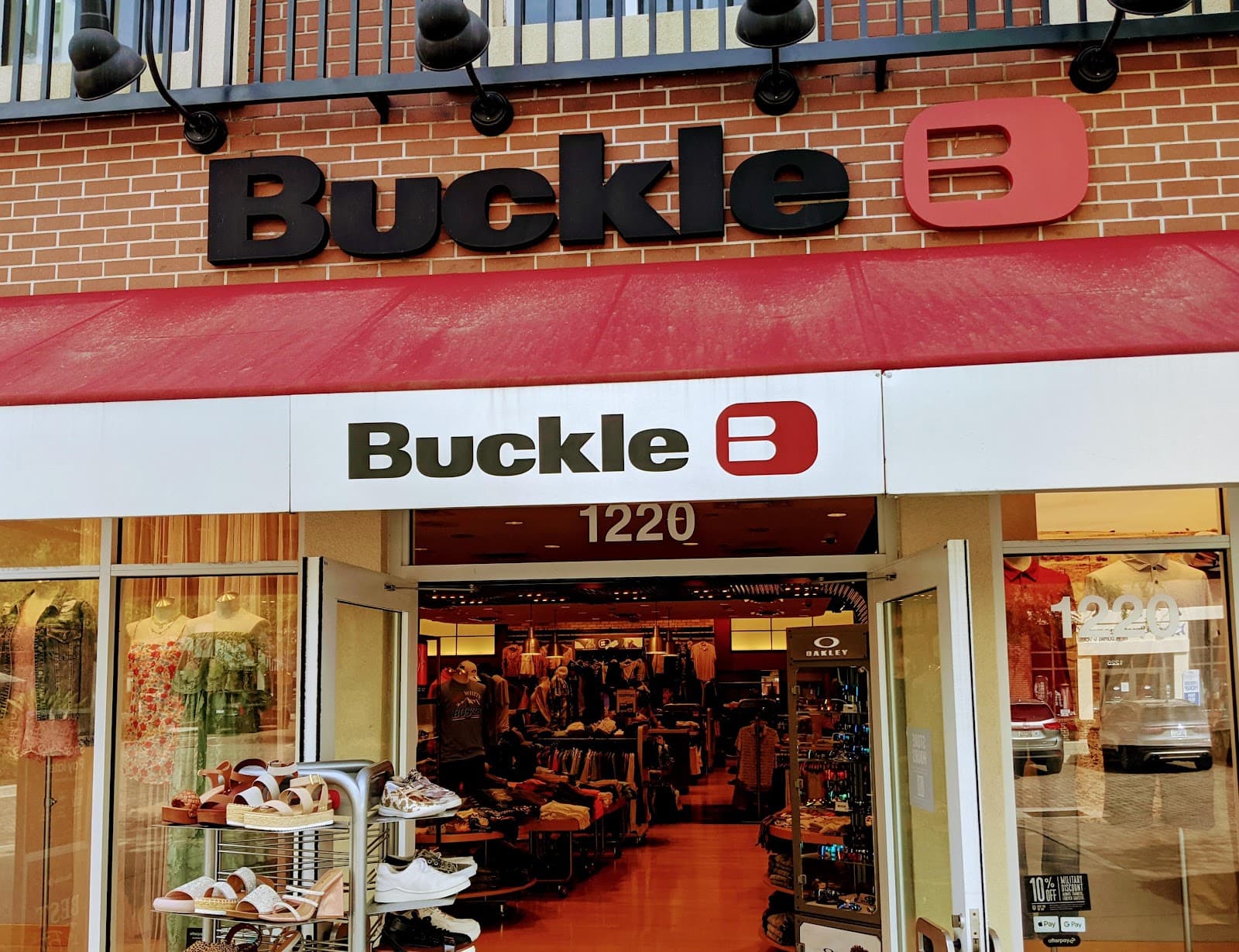 Buckle — photo 2