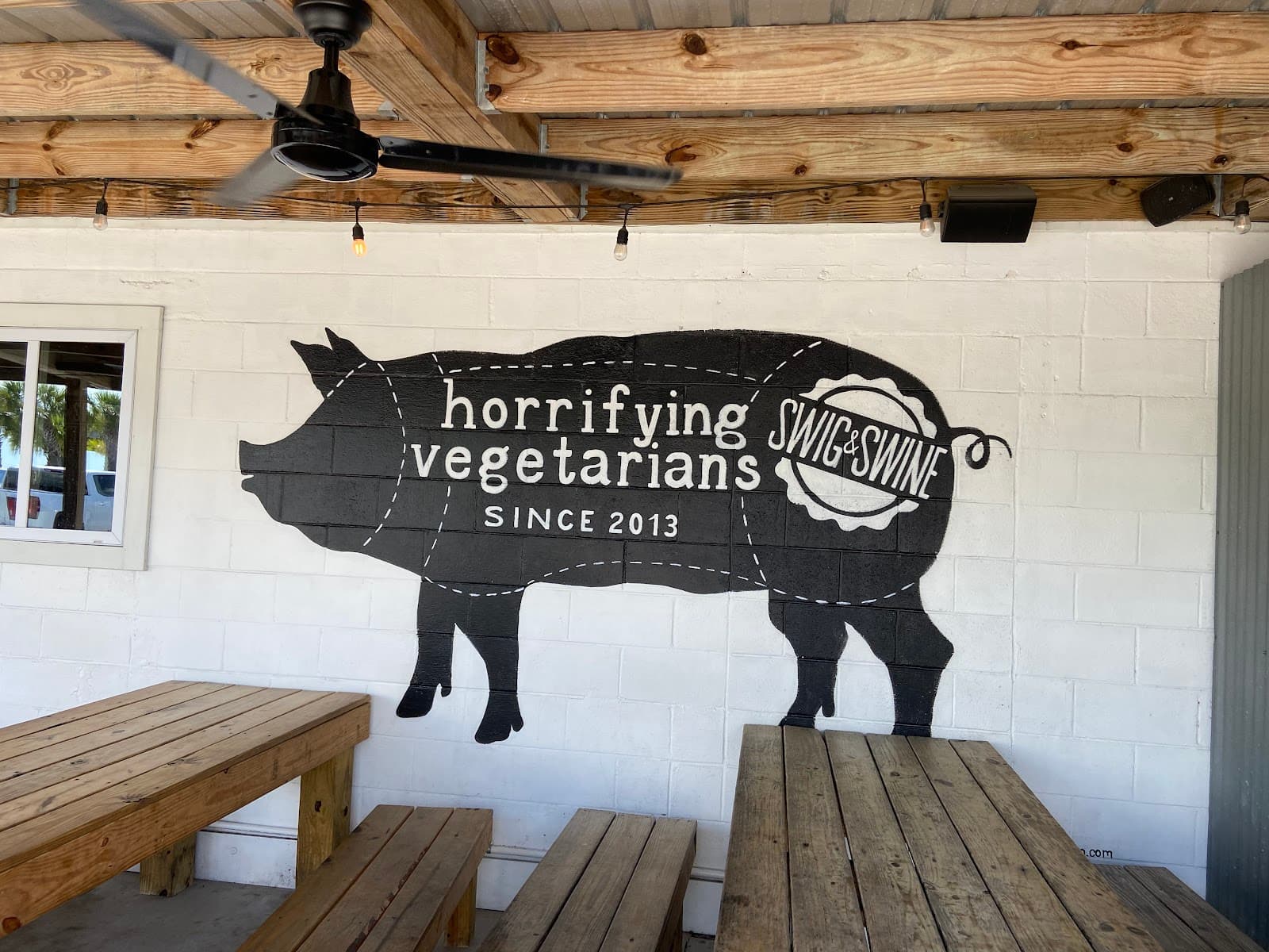 Swig & Swine Mount Pleasant — photo 2