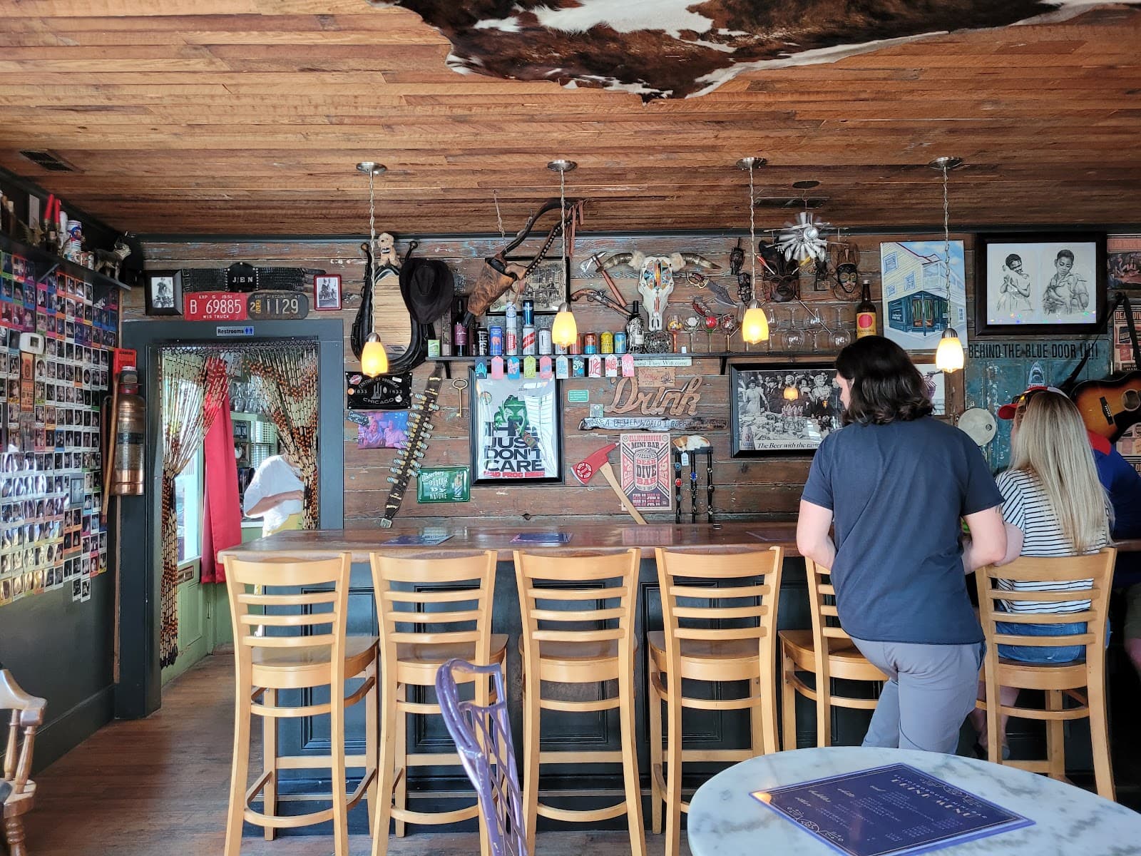 Elliotborough Mini Bar — photo 1