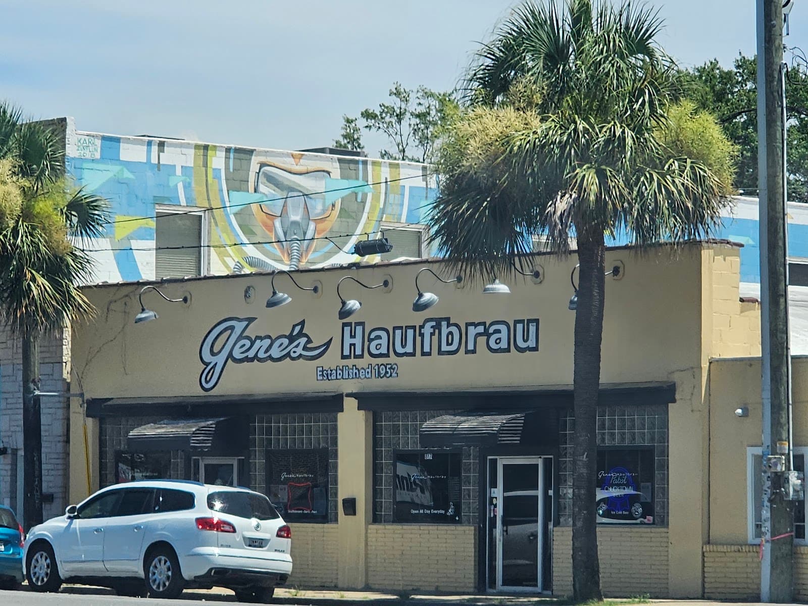 Gene's Haufbrau — photo 2